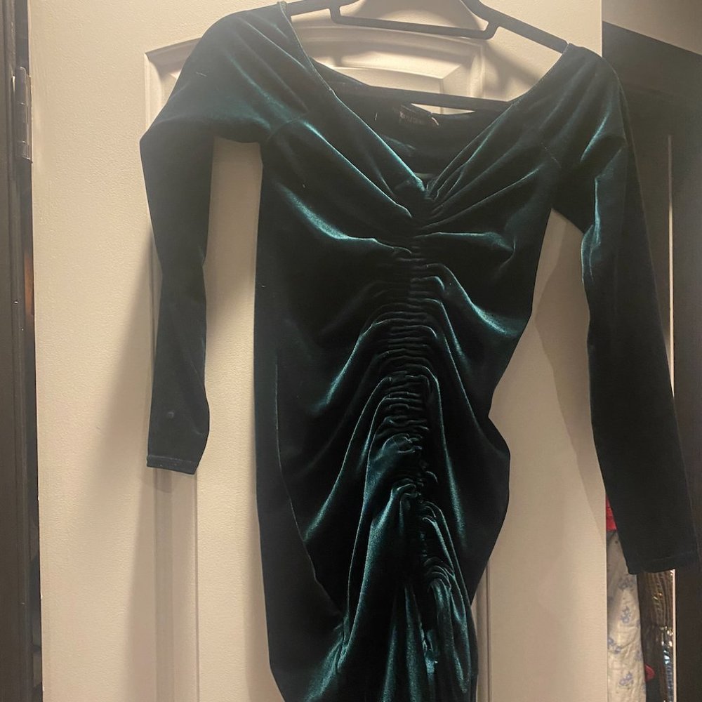 Velvet Sweetheart Neckline Cut Forest Green Dress